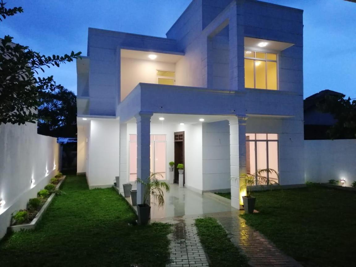 Vidushi Home Minuwangoda Exterior foto